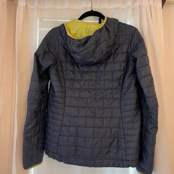 Patagonia navy and Yellow Quilted Jacket. A6 - Picture 4 of 4